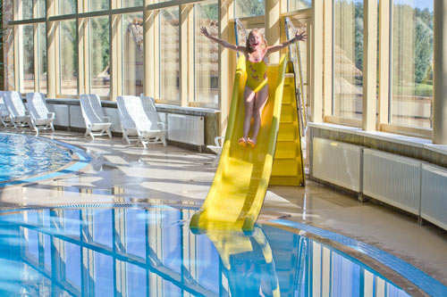 Бассейн с горкой